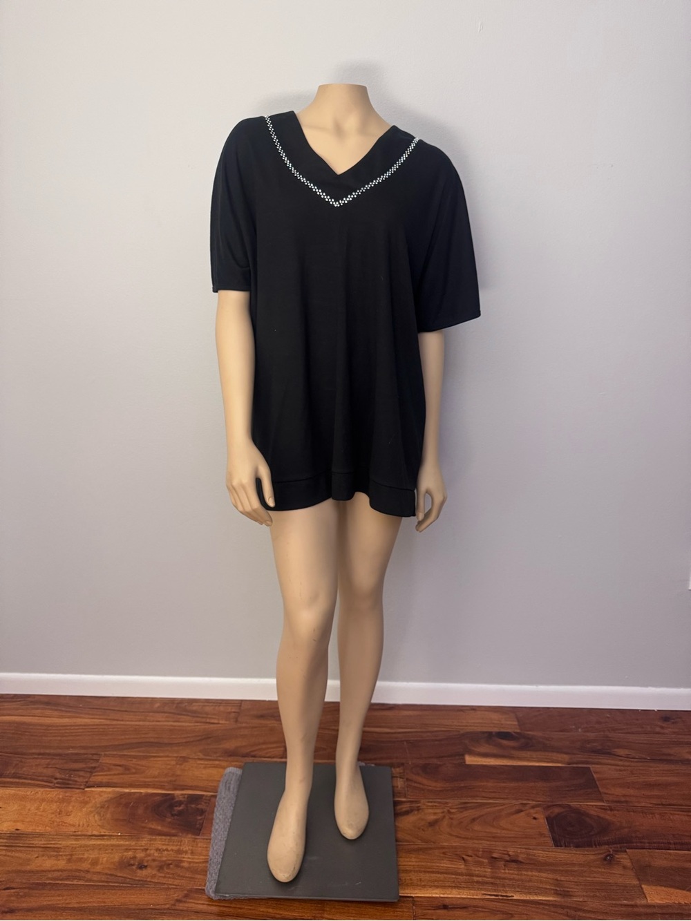 Aris Black V-Neck Short Sleeve Tunic with White Contrast Trim